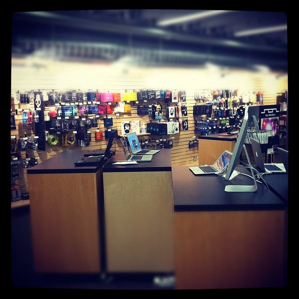 4/17/2012 tarihinde CU Book Storeziyaretçi tarafından CU Book Store'de çekilen fotoğraf