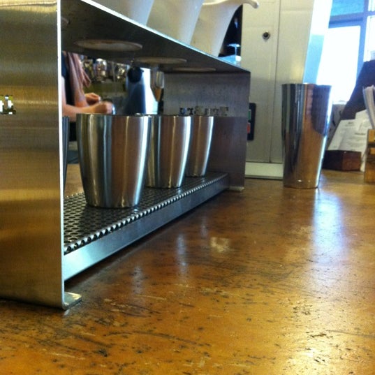 Снимок сделан в Alabaster Coffee Roaster &amp; Tea Co. пользователем Sean F. 5/18/2012