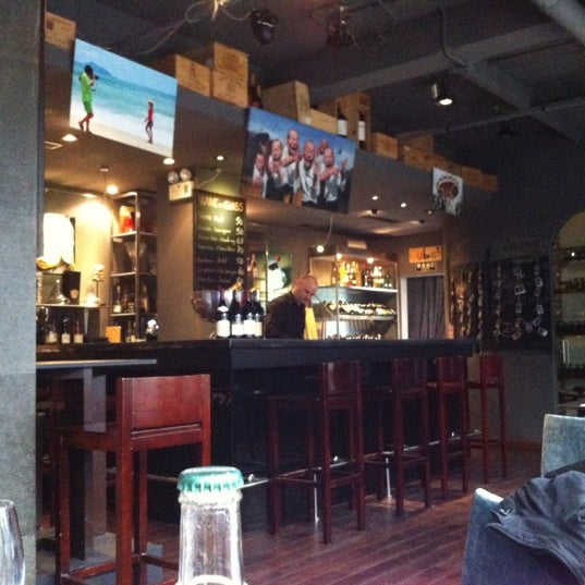 Das Foto wurde bei Cube French Restaurant and Wine Bar von Ophelia F. am 3/30/2012 aufgenommen
