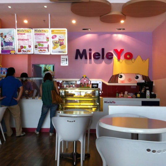 Das Foto wurde bei Mieleyo Premium Frozen Yogurt von Cheryl K. am 7/1/2012 aufgenommen