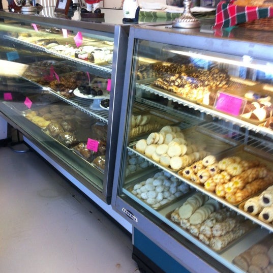 Muffin Top Bakery Cupcake Shop in Riverside