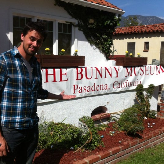 รูปภาพถ่ายที่ The Bunny Museum โดย Gillian เมื่อ 4/8/2012