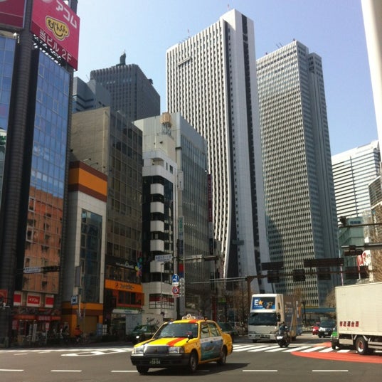 新宿大ガード西交差点 西新宿 2166人の訪問者 から 3個のtips 件