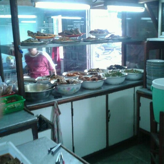 Warung Makan Sederhana Ria Chinese Restaurant
