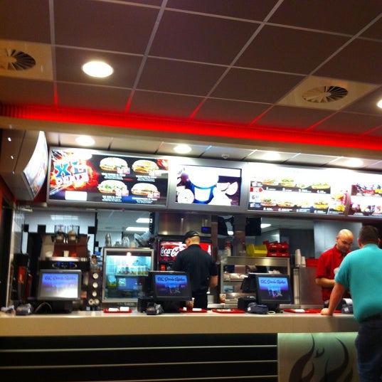 Photo taken at Burger King by Dion d. on 3/7/2012