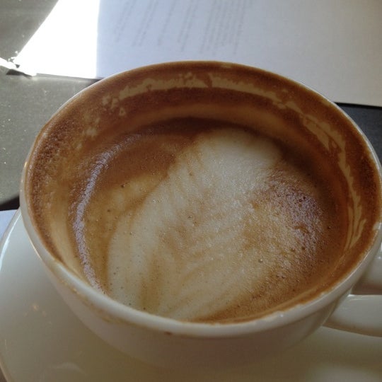 รูปภาพถ่ายที่ Two Rivers Craft Coffee Company โดย Rachel L. เมื่อ 3/21/2012