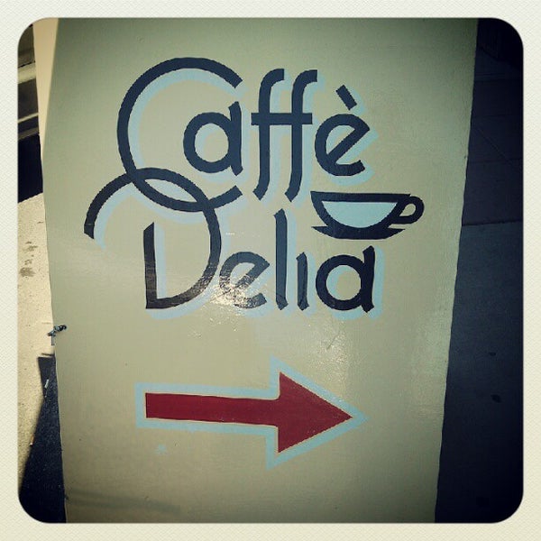 Foto tirada no(a) Caffe Delia por Eric &#39;Otis&#39; S. em 5/25/2012