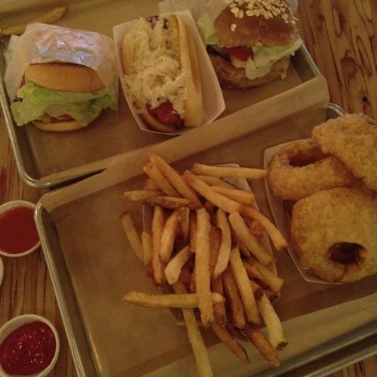 3/7/2012 tarihinde spacyTziyaretçi tarafından BurgerFi'de çekilen fotoğraf