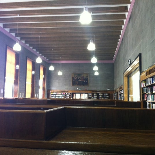 Photo taken at Harold Cohen Library by Hernan G. on 8/1/2012