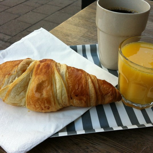 Foto tirada no(a) Latte Cafe por Virve T. em 8/14/2012