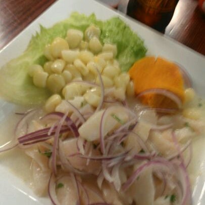 Das Foto wurde bei La Perla Peruvian Restaurant von Aris A. am 3/11/2012 aufgenommen