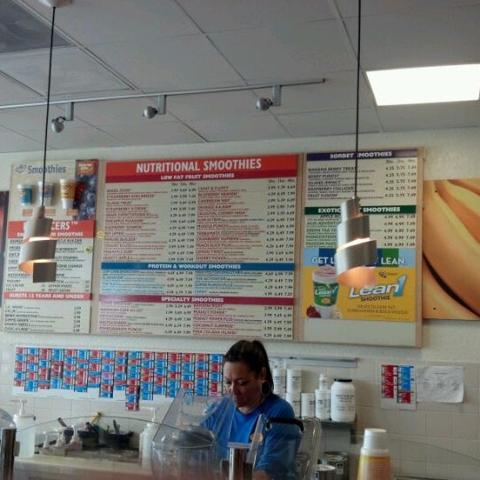 Photo taken at Smoothie King by Cary S. on 3/4/2012