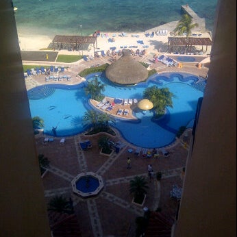 รูปภาพถ่ายที่ El Cozumeleño Beach Resort โดย MissPurrrrFect &. เมื่อ 3/26/2012