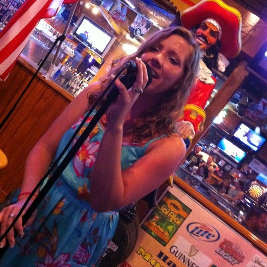 Foto scattata a Mugs &#39;N Jugs Sports Bar and Grill da Jolene il 8/14/2012