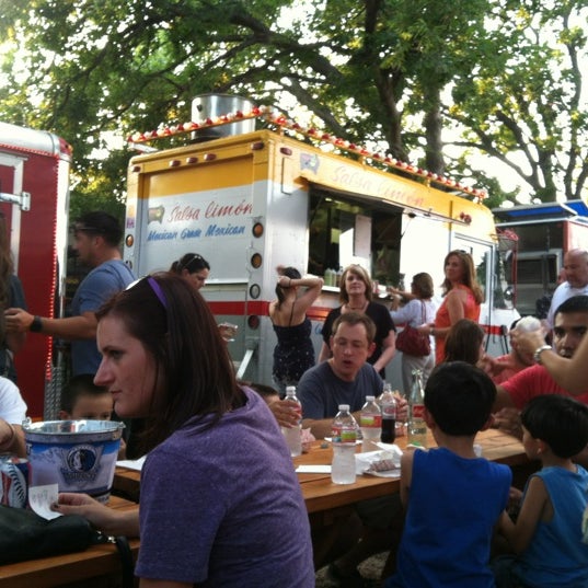 Снимок сделан в Fort Worth Food Park пользователем Stephanie ☕🌿 6/24/2012