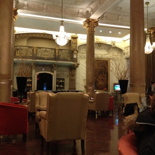 6/7/2012 tarihinde Arthur V.ziyaretçi tarafından Hotel Savoy'de çekilen fotoğraf