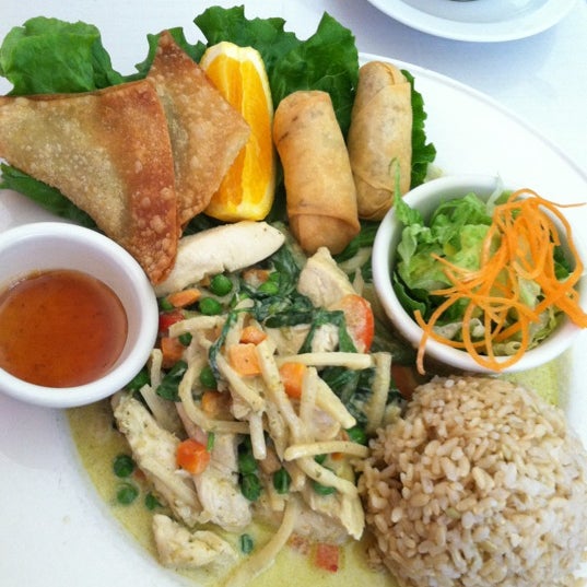 Снимок сделан в Pailin Thai Cafe пользователем Elisa R. 6/3/2012