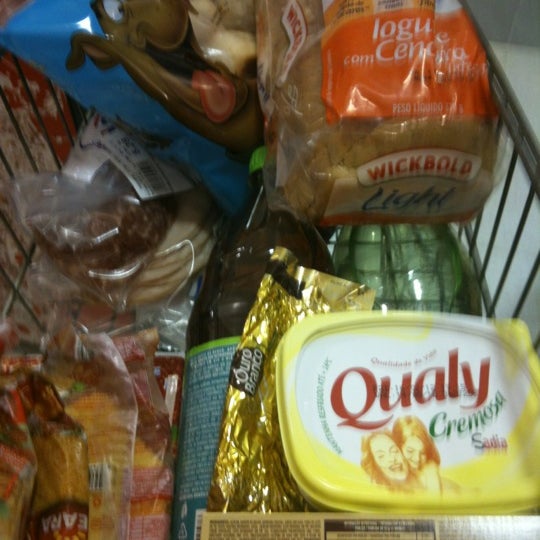 Foto tirada no(a) Savegnago Supermercados por Tatiana R. em 3/5/2012