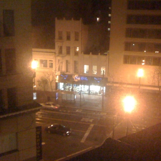 2/26/2012 tarihinde Stuart B.ziyaretçi tarafından Hotel Metropolis'de çekilen fotoğraf