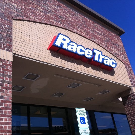 Foto diambil di RaceTrac oleh Steve F. pada 4/17/2012