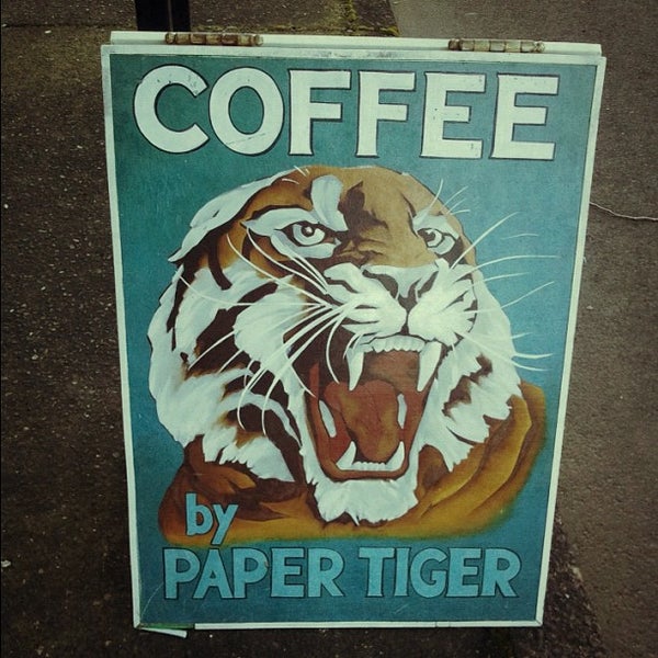 Das Foto wurde bei Paper Tiger Coffee Roasters von Justen M. am 3/6/2012 aufgenommen