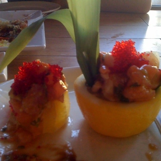 Das Foto wurde bei Kinki Asian Fusion Sushi von A. V. am 6/23/2012 aufgenommen