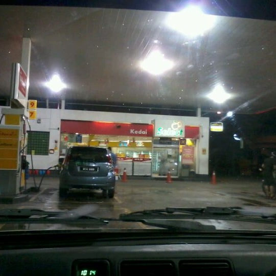 Photo taken at Shell by Suzie T. on 2/3/2012