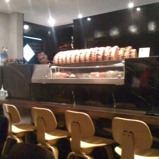Foto tirada no(a) Haru Temakeria e Sushi por Luana G. em 2/14/2012