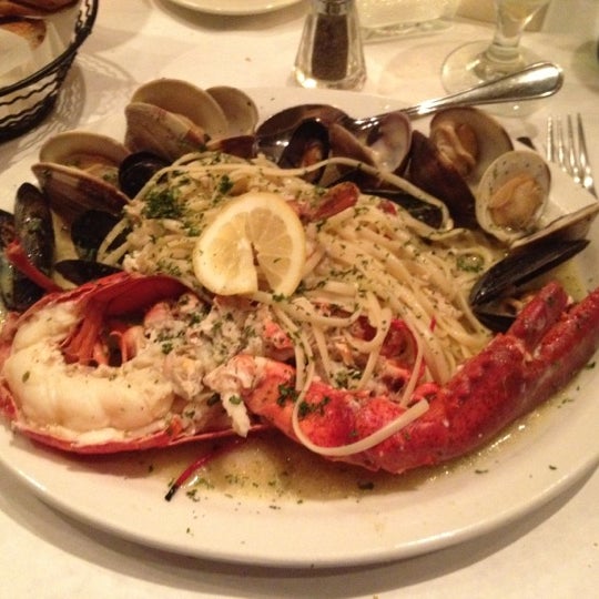 Das Foto wurde bei Enza&#39;s Italian Restaurant von Derrick O. am 3/11/2012 aufgenommen