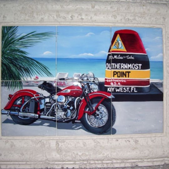รูปภาพถ่ายที่ Peterson&#39;s Key West Harley-Davidson โดย Carmen M. เมื่อ 7/17/2012