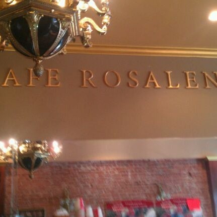 Photo prise au Cafe Rosalena par Glenn Y. le1/7/2012
