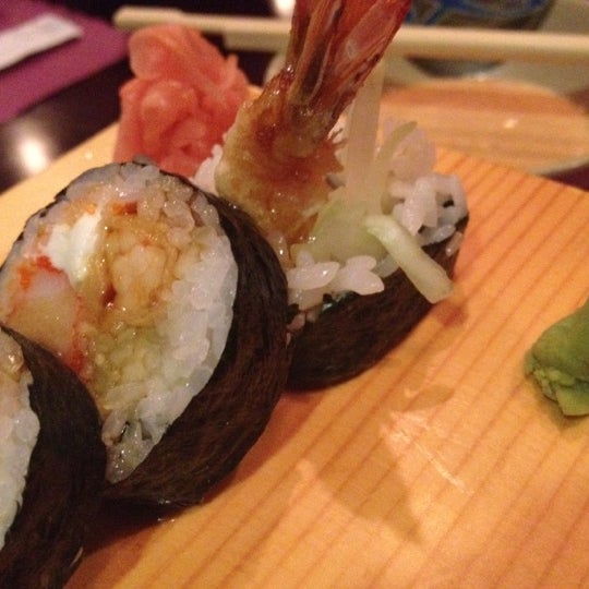 Foto diambil di Yashi Sushi oleh Kemary C. pada 4/2/2012