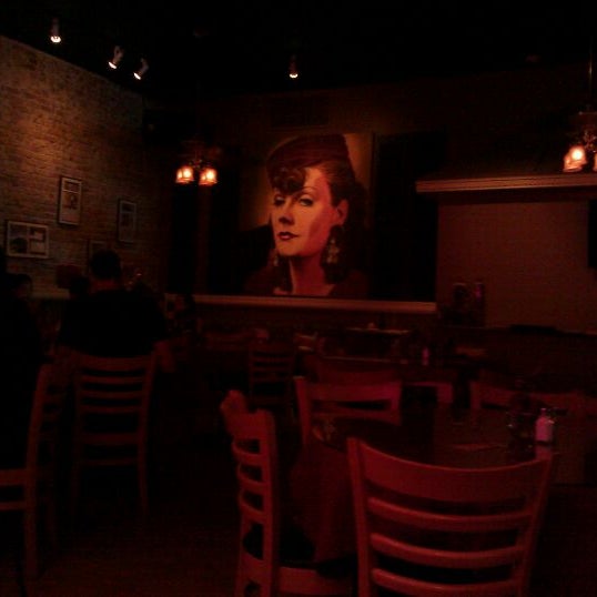 2/13/2011 tarihinde Jesse G.ziyaretçi tarafından Paradise Bar &amp; Restaurant'de çekilen fotoğraf
