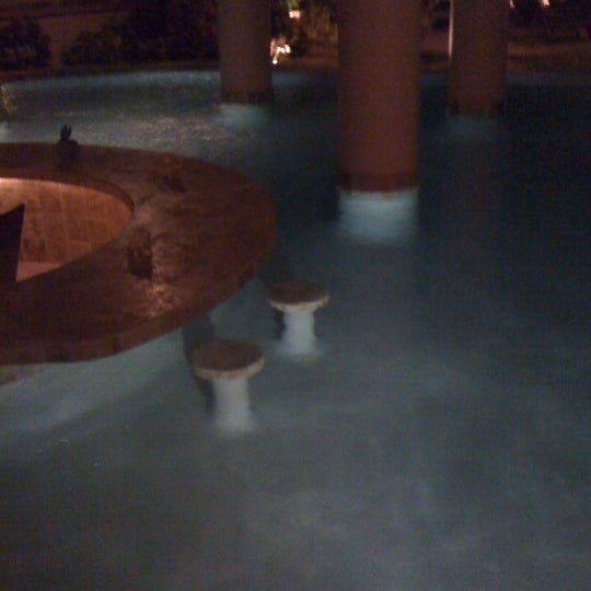 รูปภาพถ่ายที่ Coco Beach Resort โดย Louckx C. เมื่อ 3/10/2012