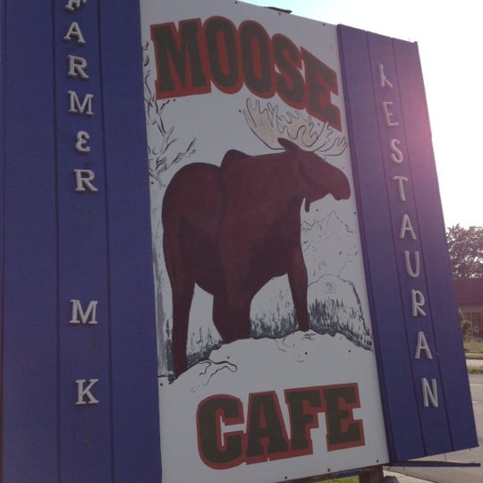 Foto tirada no(a) Moose Cafe por Melissa B. em 8/25/2012