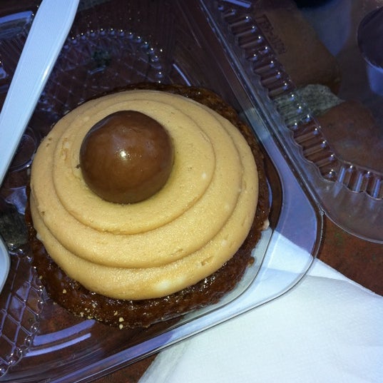 10/16/2011にGabbi G.がSarkara Sweetsで撮った写真