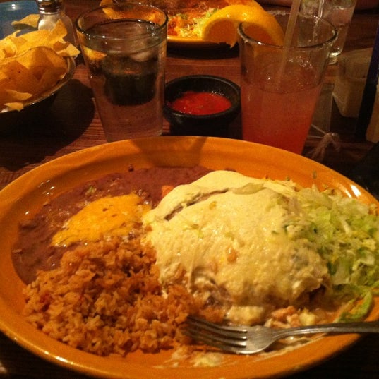 Foto diambil di Macayo&#39;s Mexican Table oleh Riley C. pada 7/29/2012