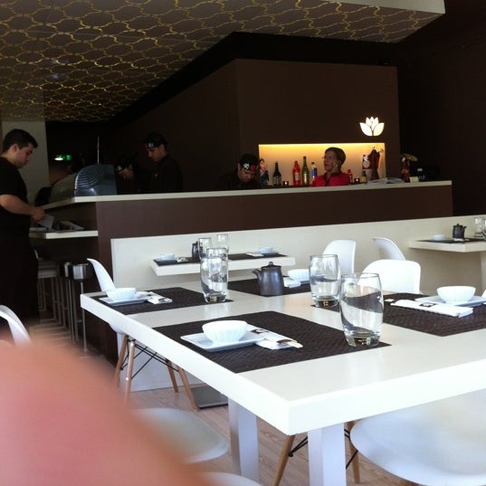 Foto tirada no(a) Sushihana Sushi Bar por Gilberto O. em 5/30/2012