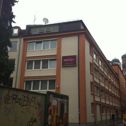 Снимок сделан в Mercure Hotel München Altstadt пользователем Dirk K. 8/31/2012