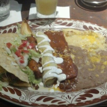 Foto diambil di Abuelo&#39;s Mexican Restaurant oleh Tamara M. pada 3/16/2012