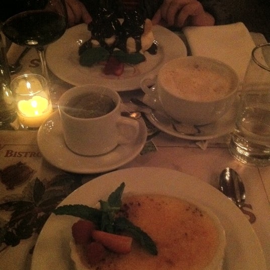 Das Foto wurde bei Bistro Cassis Restaurant von Jason F. am 1/15/2012 aufgenommen
