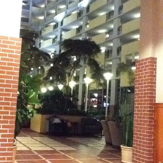 10/7/2011 tarihinde Marcus C.ziyaretçi tarafından Embassy Suites by Hilton'de çekilen fotoğraf