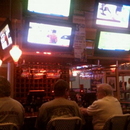Foto diambil di Lauderdale Grill oleh Jason I. pada 11/14/2011