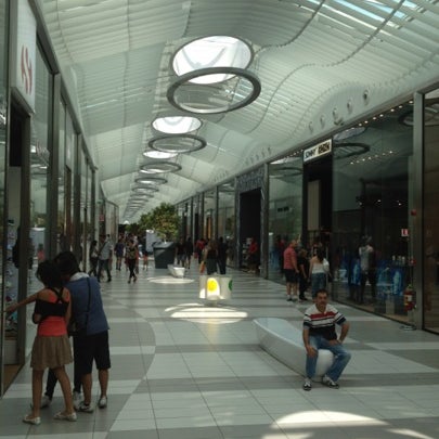 รูปภาพถ่ายที่ Centro Commerciale La Cartiera โดย Luigi เมื่อ 7/25/2012