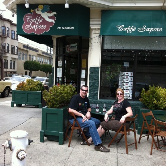 Foto tomada en Caffe Sapore  por Christy P. el 9/4/2011
