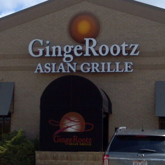 รูปภาพถ่ายที่ GingeRootz Asian Grille โดย Lori H. เมื่อ 4/21/2012