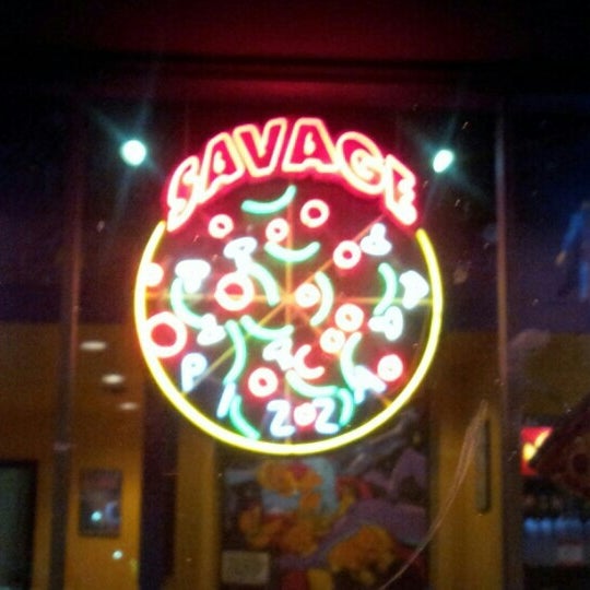 Foto tirada no(a) Savage Pizza por Jai Stone (. em 8/15/2012