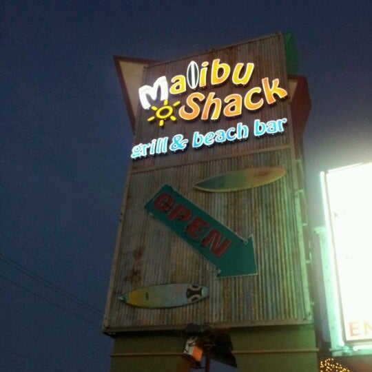 Foto tirada no(a) Malibu Shack Grill &amp; Beach Bar por Picasso G. em 4/1/2012