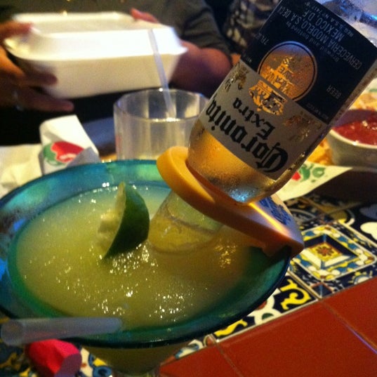 Photo taken at Chili&#39;s Grill &amp; Bar by Mario M. on 5/25/2012