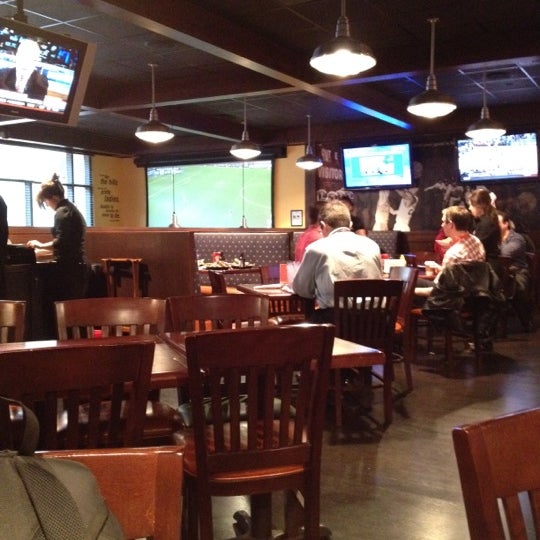 3/10/2012에 Eric S.님이 Champions Restaurant &amp; Sports Bar에서 찍은 사진